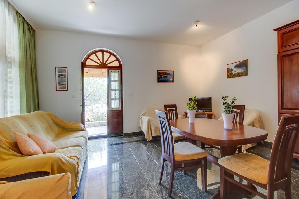 Apartments Franjo Mali Lošinj Rom bilde