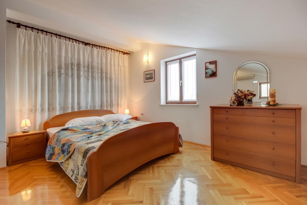 Apartments Franjo Mali Lošinj Rom bilde