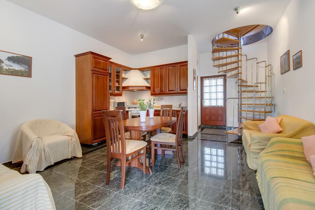 Apartments Franjo Mali Lošinj Rom bilde